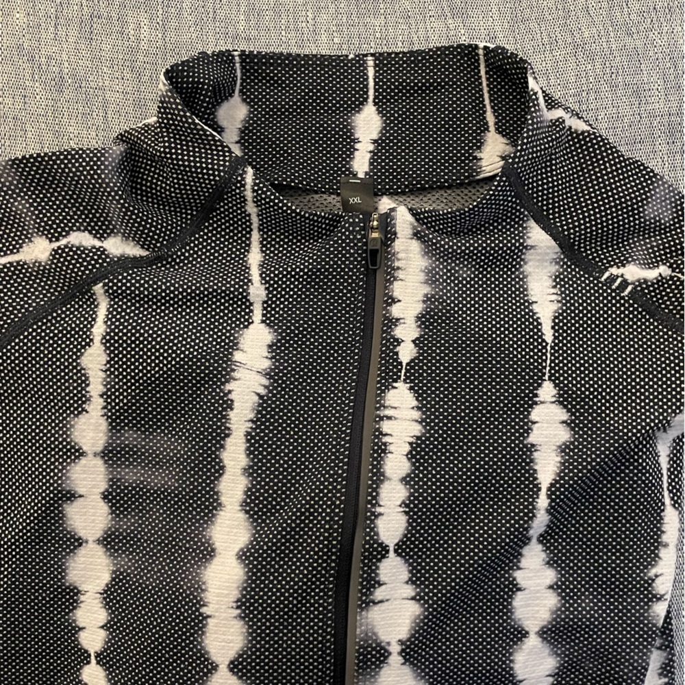 lululemon athletica Black and White Men's Hoodie - Picture 3 of 5